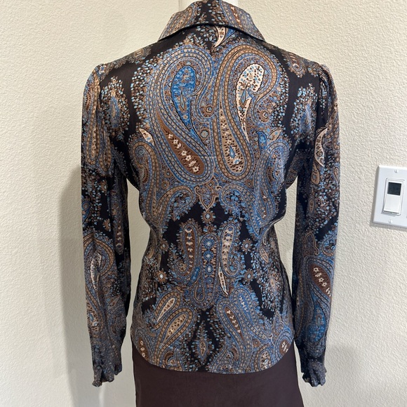 Oscar De La Renta petite brown and blue silk paisley long sleeve top. - Picture 7 of 8